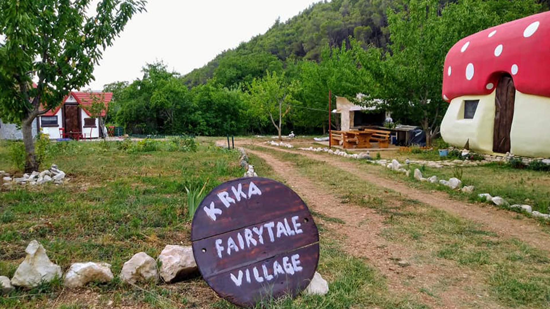 Krka Fairytale Village dva noćenja u bajci u blizini NP Krka