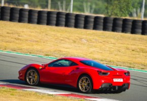 Ferrari 488 GTB za nezaboravno iskustvo vožnje na stazi Grobnik za 1 osobu - Neverlift