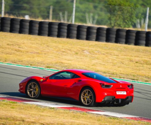 Ferrari 488 GTB za nezaboravno iskustvo vožnje na stazi Grobnik za 1 osobu - Neverlift