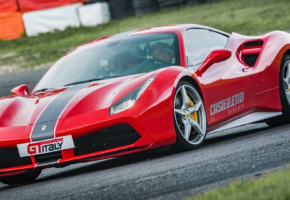 Racing in Italy - vozite se na stazi s Ferrarijem u Milanu (5 krugova)