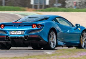Ferrari F8 Tributo - 1 krug - video uključen na stazama: Lainate, Vairano, Magione, Modena