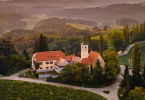 Bijeg u vinograde, noćenje sa doručkom i degustacija u Dvorcu Jeruzalem za 2 osobe