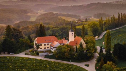 Bijeg u vinograde, noćenje sa doručkom i degustacija u Dvorcu Jeruzalem za 2 osobe Bijeg u vinograde, noćenje sa doručkom i degustacija u Dvorcu Jeruzalem za 2 osobe