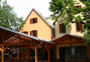 Noćenje s doručkom na bazi švedskog stola u objektu Vančar s pogledom na Kanin