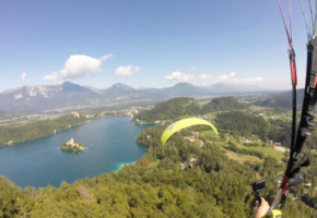 Tandemski let iznad Bledskog jezera